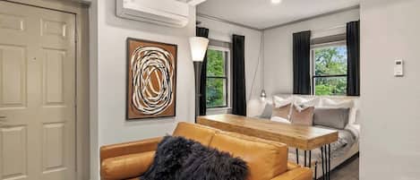 テレビ、書斎 / ワークスペース