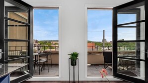 Interior - The East View - Downtown - Steps to Dickson (Fayetteville)