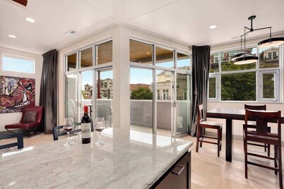 Dickson St Condo - On Dickson Street - Walkable