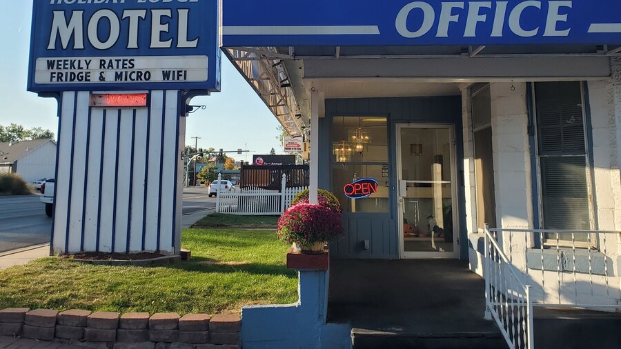 Holiday Lodge Motel