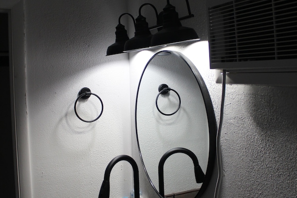 Basic Double Room | Desk, laptop workspace, iron/ironing board, WiFi (free)