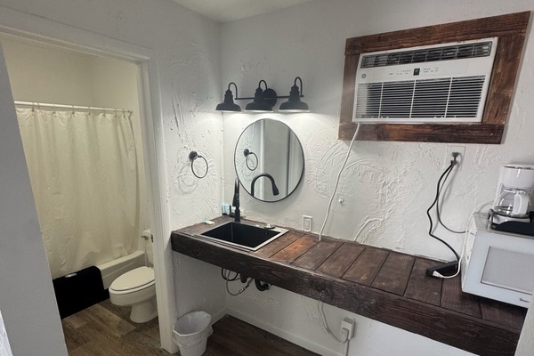 Basic Double Room | Individually decorated, individually furnished, desk, laptop workspace