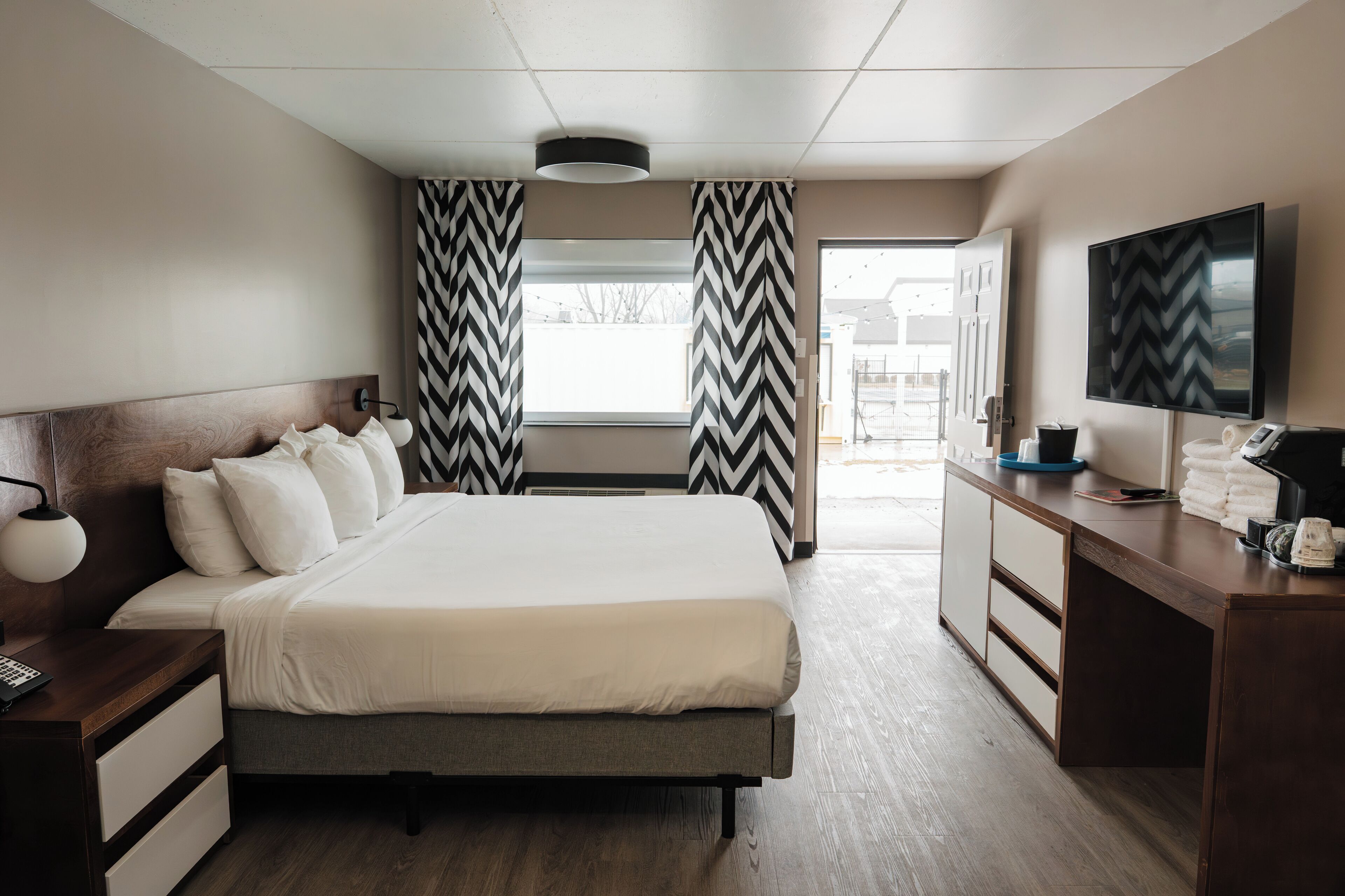 Hypo-allergenic bedding, in-room safe, laptop workspace