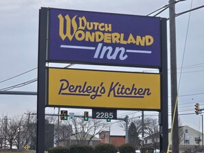 Exterior - Dutch Wonderland Inn (Lancaster)