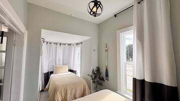 3 bedrooms, desk, iron/ironing board, travel cot