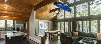 Lake Harmony -mökki, jossa on arcade-huone, nukkuu 22