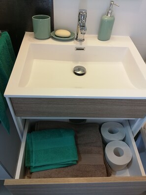 Combined shower/bathtub, jetted bath, towels, soap - Modern furnished apartment with the Montemar coast !! Full TEAM. (Concón)
