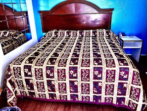 Habitación individual básica | Sábanas de algodón egipcio, ropa de cama de alta calidad y escritorio 