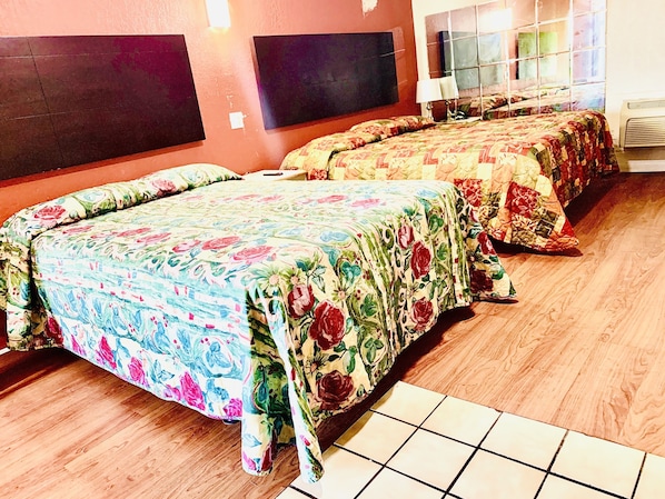 Family Double Room | Egyptian cotton sheets, premium bedding, desk, blackout drapes - Embassy motel (Dallas)