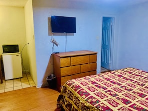 Chambre simple luxueuse | Draps en coton égyptien, literie de qualité, bureau