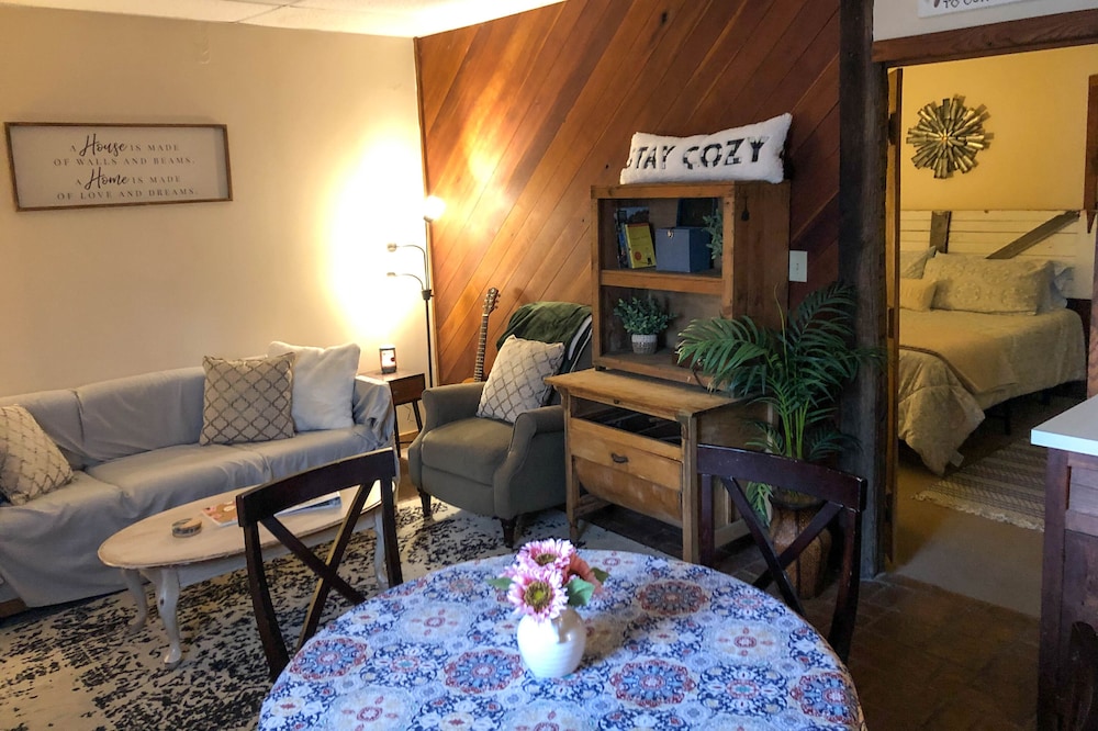 Cozy Apt in Harpers Ferry by the lake!