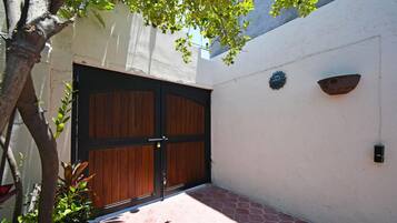 House, 3 Bedrooms | Exterior