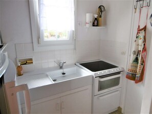 Geladeira, micro-ondas, torradeira