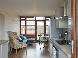 Forno, lavastoviglie, seggiolone