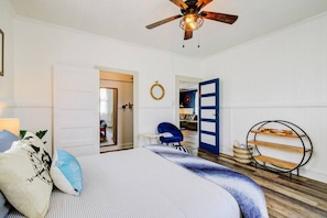 3 bedrooms, desk, iron/ironing board, free WiFi