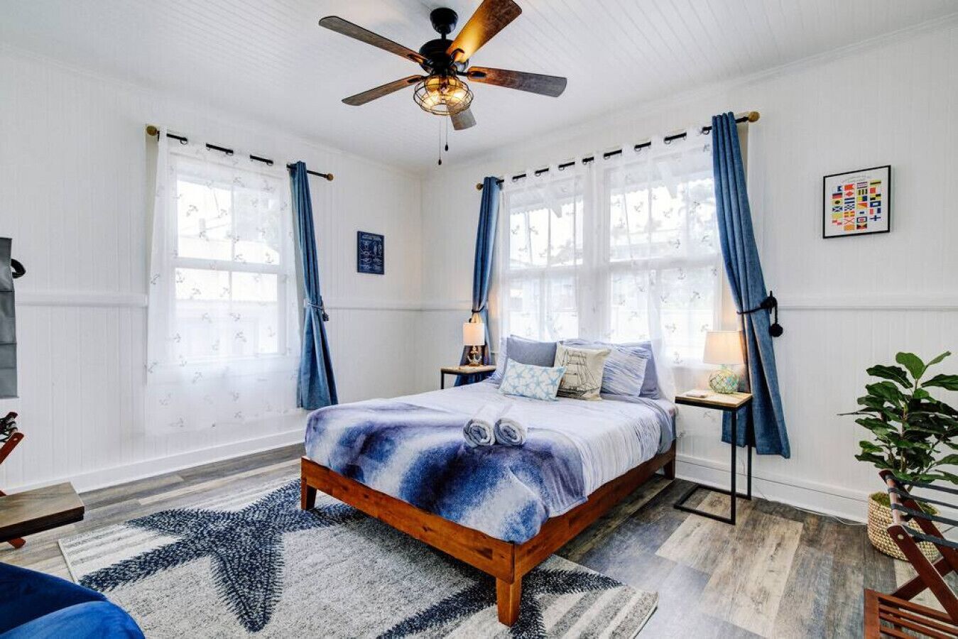 2 間睡房、書桌、熨斗/熨衫板、可攜式嬰兒床