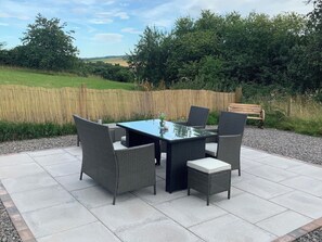 Outdoor dining - 4 bedroom accommodation in Scaniport, near Inverness (Scaniport, near Inverness)