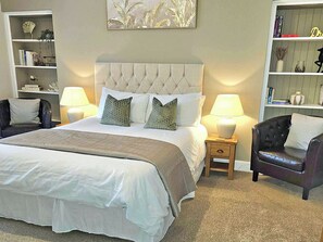 4 عدّة غرف نوم وواي فاي مجانًا وملاءات أسرّة