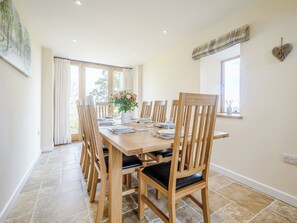 Dining - 4 bedroom accommodation in Bream, near Lydney (Bream, near Lydney)
