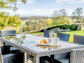 Outdoor dining - 4 bedroom accommodation in Bream, near Lydney (Bream, near Lydney)