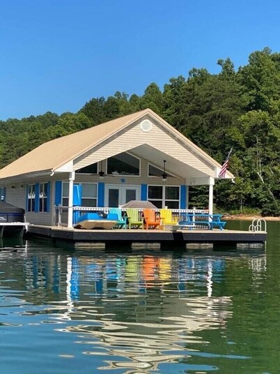 Lake and bake/best wings on Norris/Floating Home