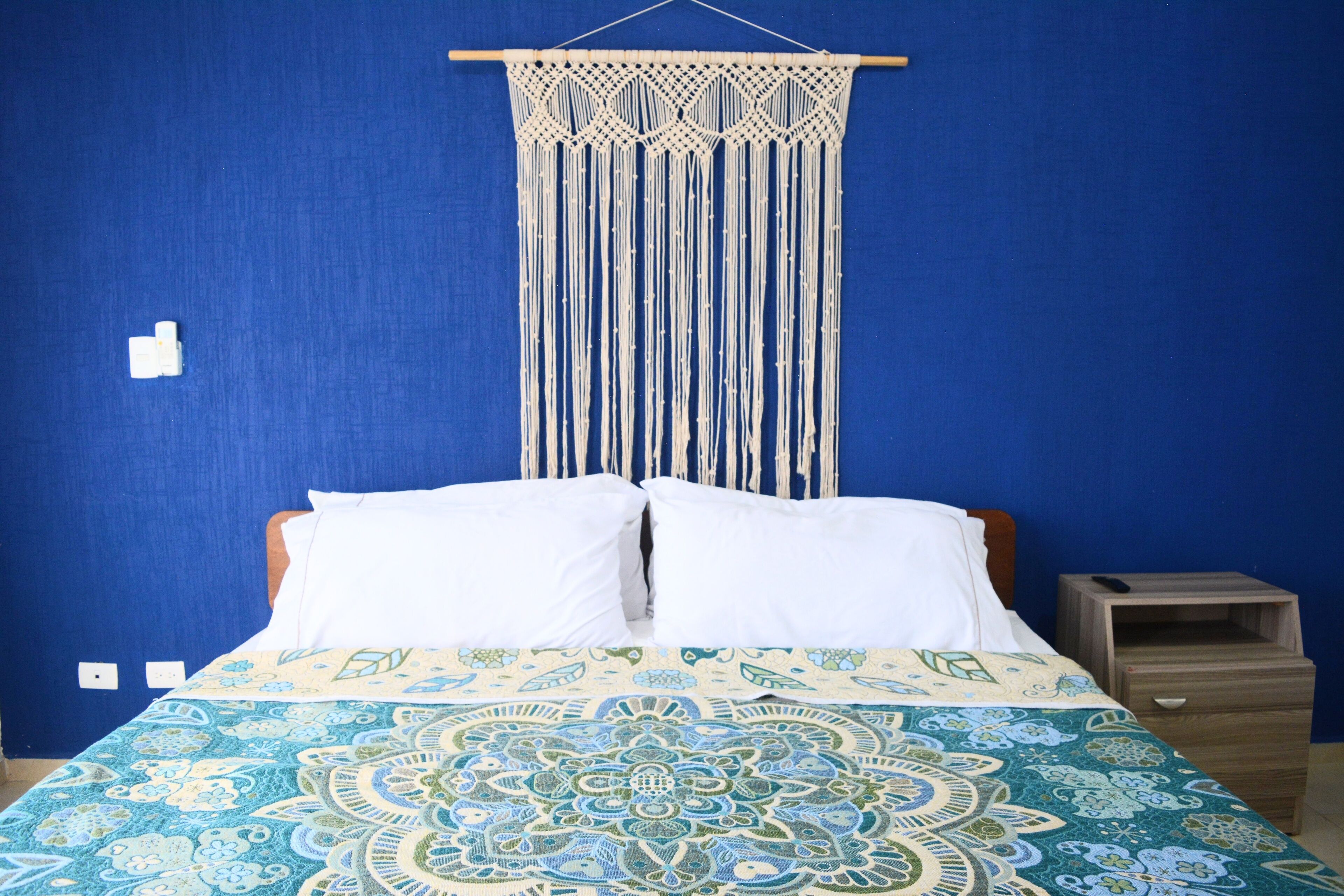 Cozy and Comfortable House with Communal Pool