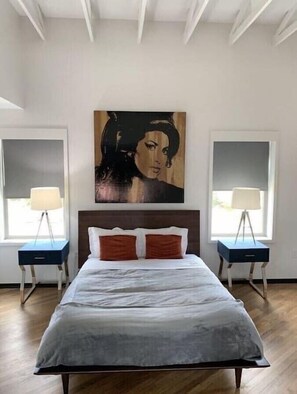 3 habitaciones, tabla de planchar con plancha, wifi y ropa de cama 