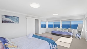 4 bedrooms, iron/ironing board, free WiFi, bed sheets - Elanora - Ocean St No.8 - Oceanfront in sleepy Fishermans Bay (Fishermans Bay)