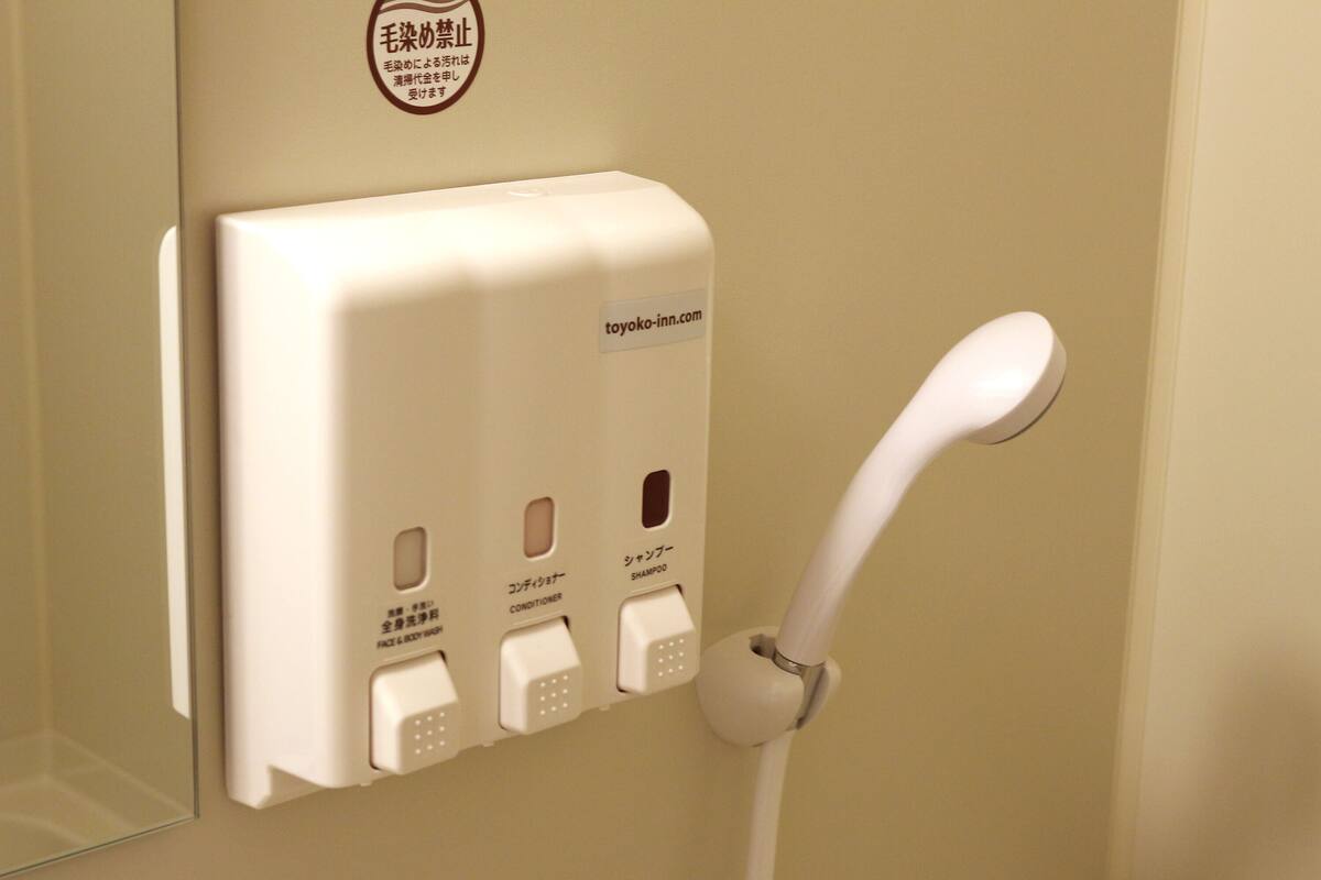 combined shower/bathtub, free toiletries, hair dryer, bathrobes