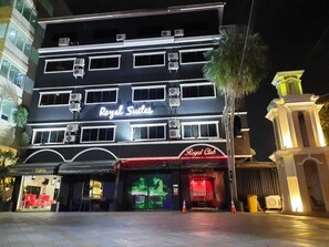 Front of property - evening/night - Royal Suites (Pattaya)
