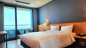 In-room safe, individually decorated, individually furnished, desk - SL Hotel Gangneung (Gangneung)