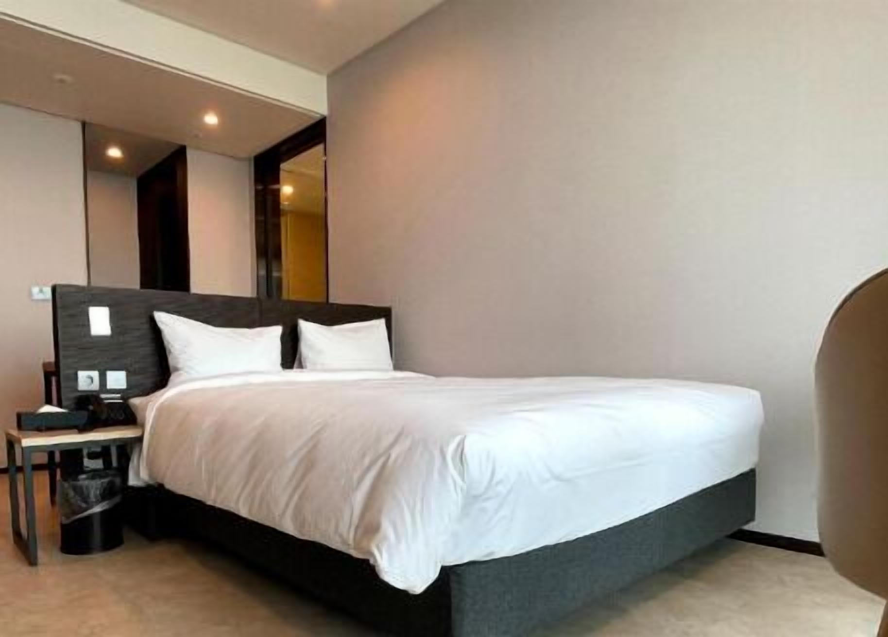 In-room safe, individually decorated, individually furnished, desk