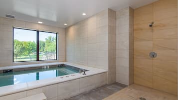 Bain à remous intérieur