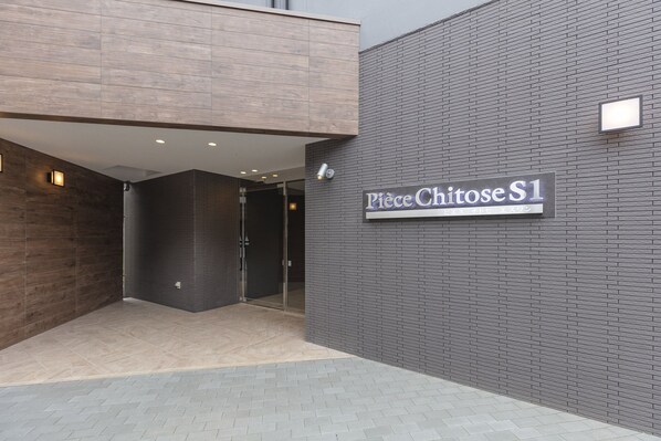 Property entrance - Piece Chitose S1 (Chitose)