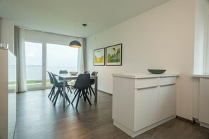 Dining - Brand-new holiday apartment "Arguna" directly on Lake Constance with lake view (Langenargen)