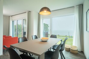 Dining - Brand-new holiday apartment "Arguna" directly on Lake Constance with lake view (Langenargen)