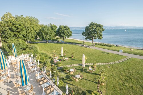 Ferienwohnung "Montfort" direkt am Bodensee mit Blick auf den See und die Berge