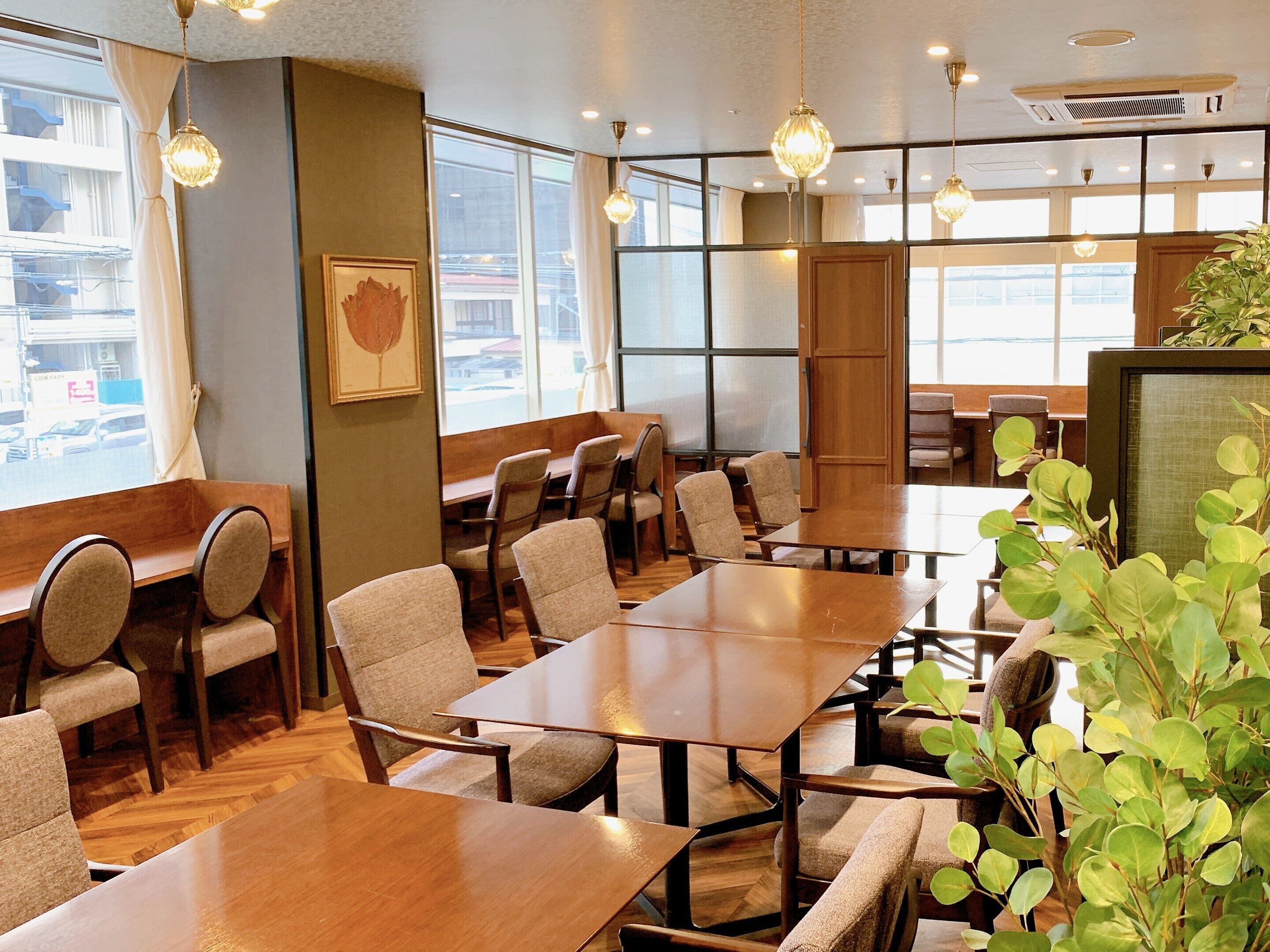 Daily buffet breakfast (JPY 1400 per person)