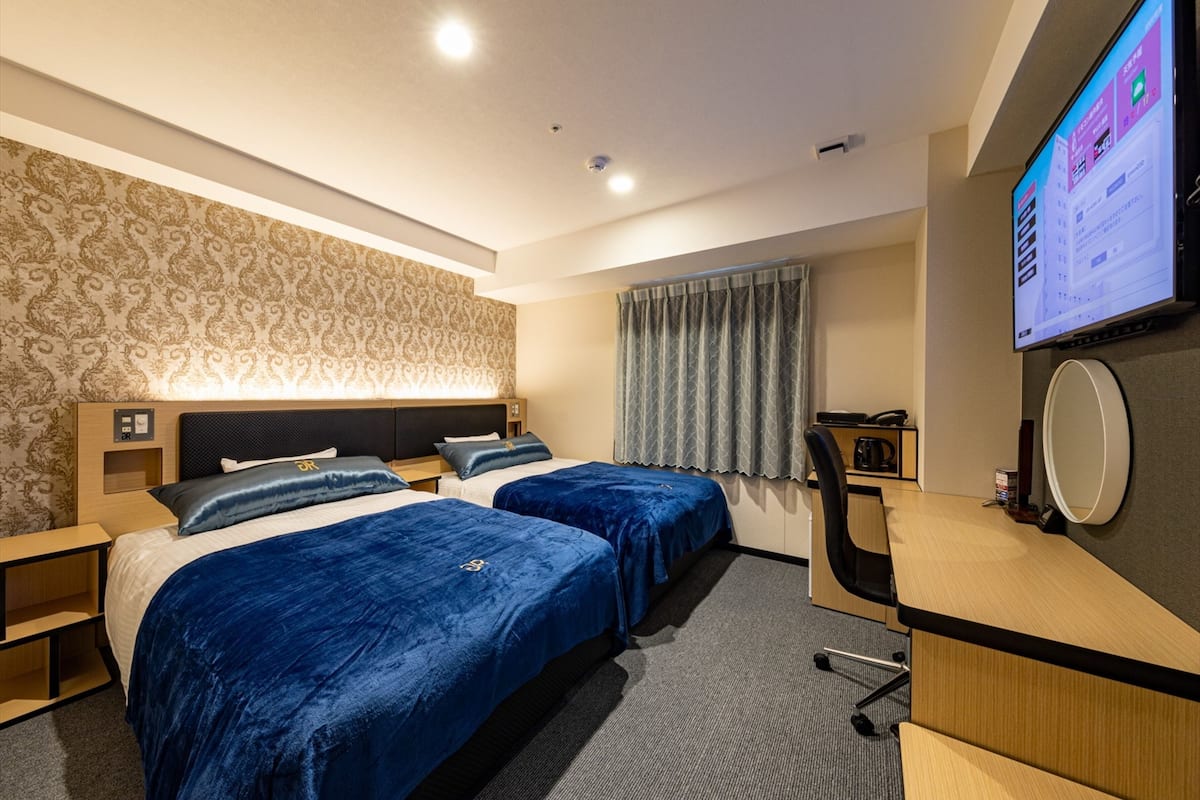 Daunenbettdecken, Verdunkelungsvorhänge, schallisolierte Zimmer