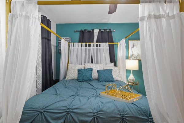 3 bedrooms, desk, iron/ironing board, free WiFi