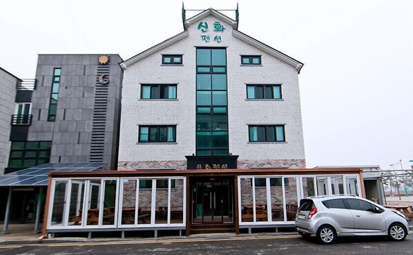 واجهة المنشأة