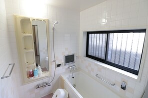 Private Vacation Home | Bathroom | Separate tub and shower, free toiletries, hair dryer, bidet