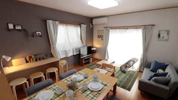 Private Vacation Home | Living room | Flat-screen TV
