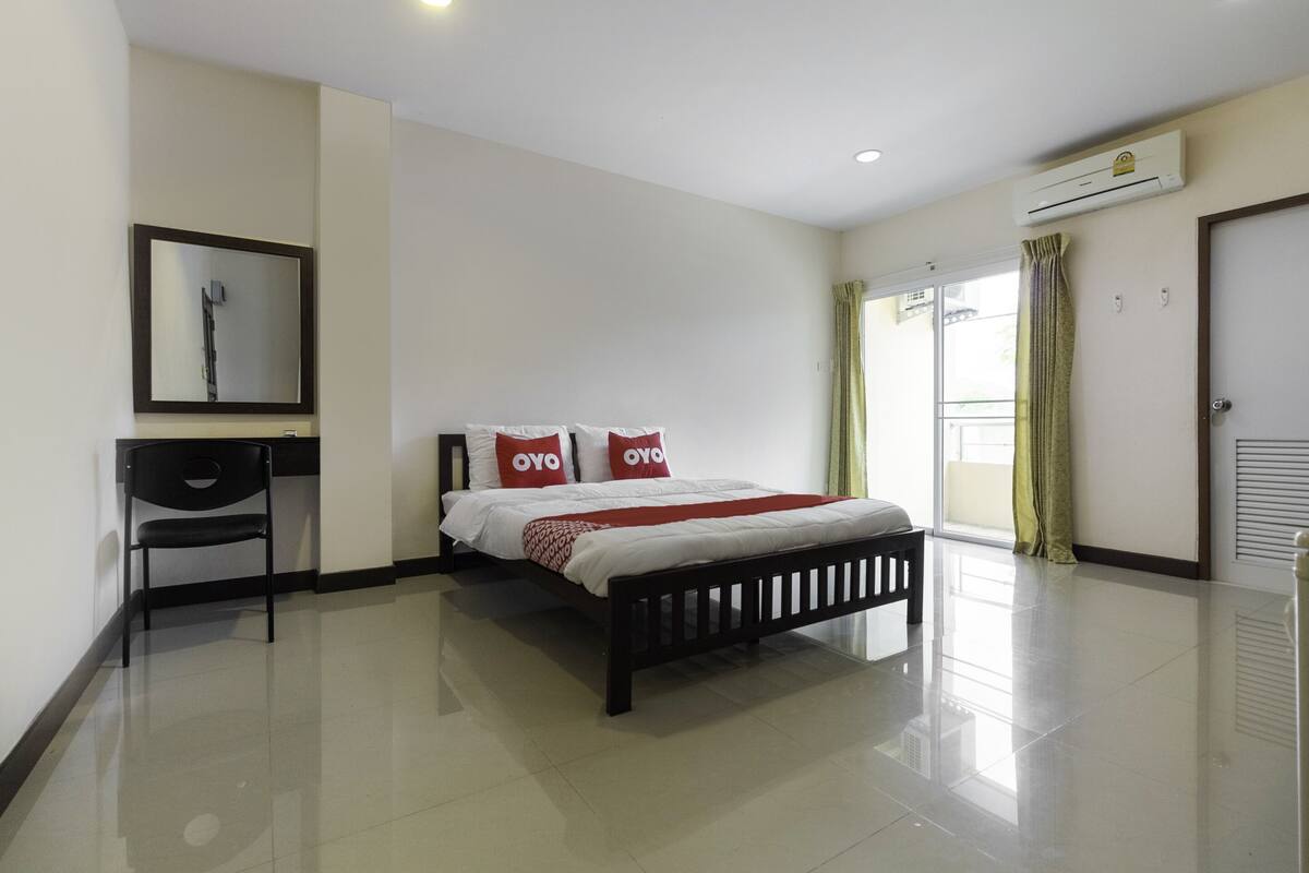 Standard Double Room | Desk, free WiFi, bed sheets