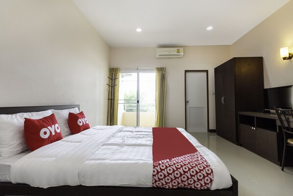 Desk, free WiFi, bed sheets