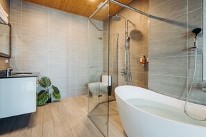 Familienzimmer, 2 Schlafzimmer | Badezimmer | Haartrockner, Hausschuhe, Handtücher, Shampoo