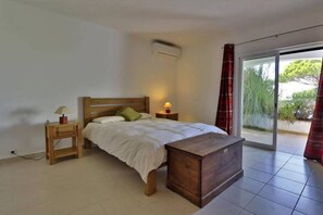 3 bedrooms, iron/ironing board, Internet, bed sheets