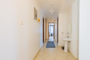 Shower, towels, soap, toilet paper - Pahali Kati ( A Centred Place) (Nyali)