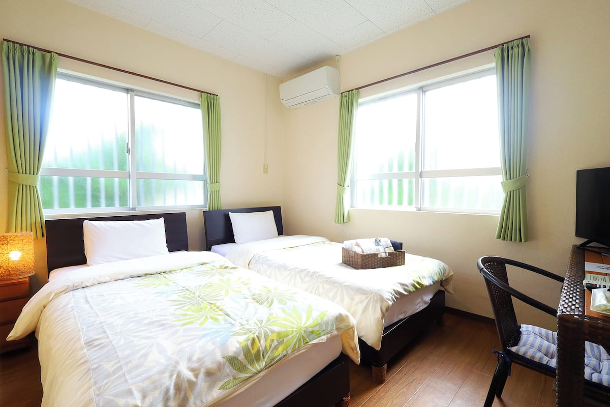 Standaard Twin kamer | Een bureau, geluiddichte muren, gratis wifi, beddengoed