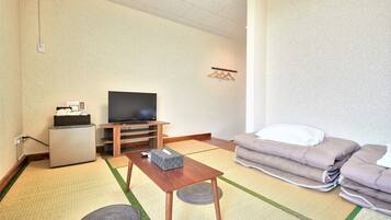 Japanese Style Room | Desk, soundproofing, free WiFi, bed sheets